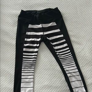Athleta M Women’s Black and White Striped Leggings